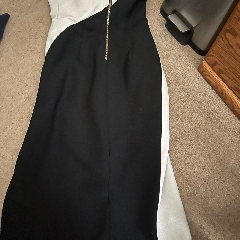 Size L Strapless Black and White never been worn before. - Picture 2 of 2